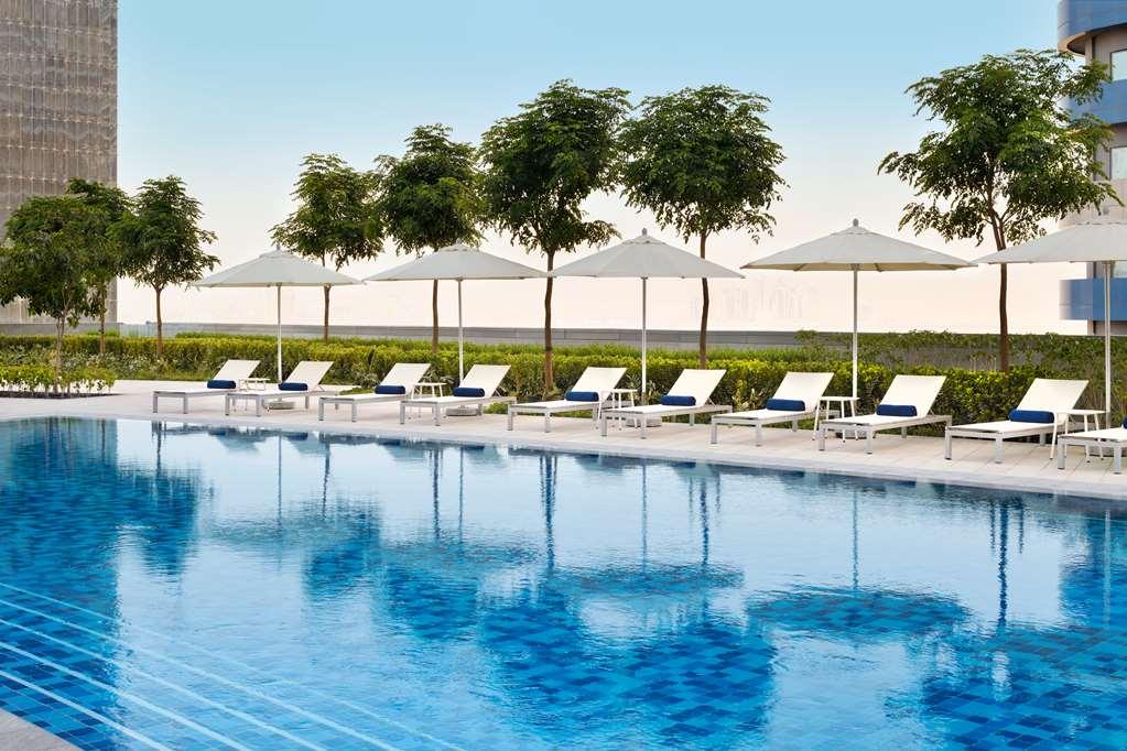 Address Dubai Mall Ανέσεις φωτογραφία The swimming pool at the hotel