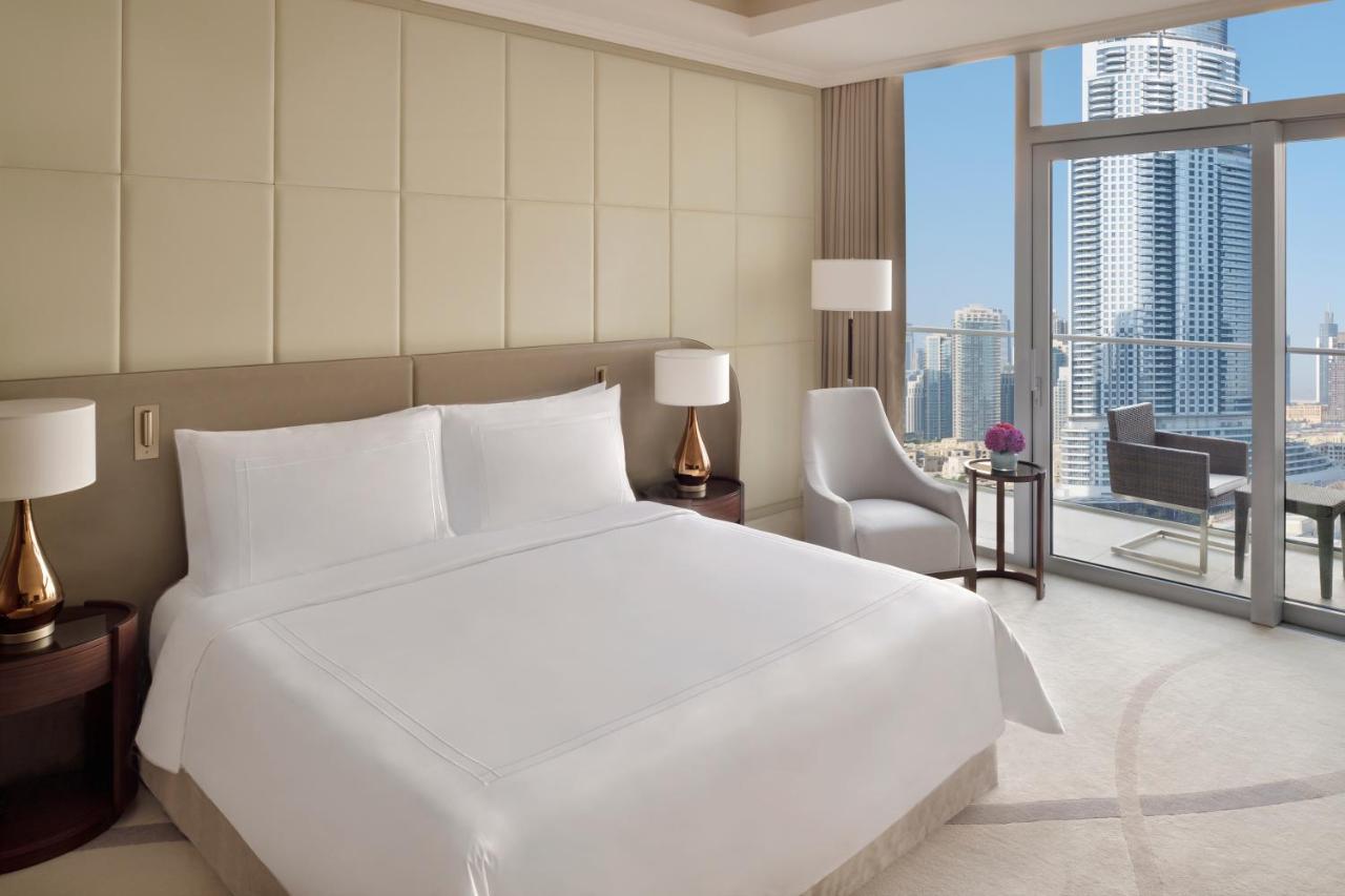 Address Dubai Mall Εξωτερικό φωτογραφία A bedroom at the Ritz-Carlton, DIFC